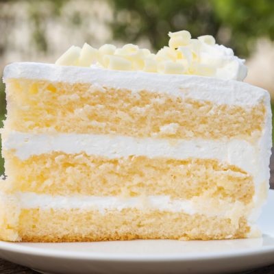 vanilla wedding cake recipe on Cake-Geek.com, image Natjaree Kanjanarajit